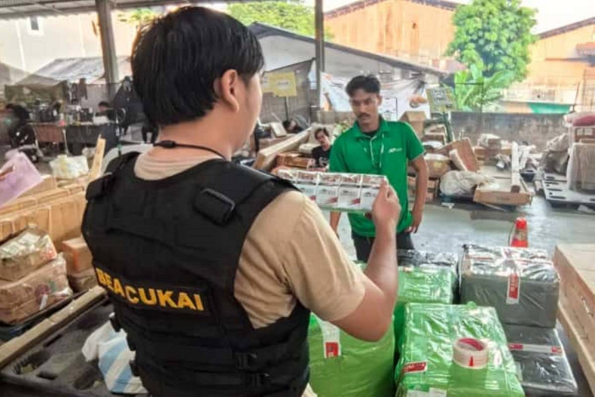 Berantas Rokok Ilegal, Bea Cukai Gencarkan Operasi Pasar di Berbagai Daerah.