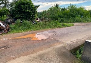 Warga Keluhkan Jalan Cenderawasih Tanjungpinang Berlubang Tak Kunjung di Perbaiki
