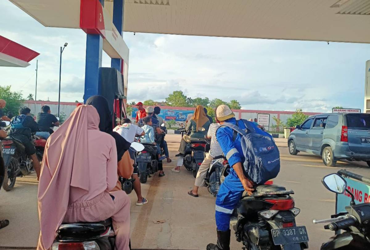 Pertalite Mulai Langka di Pulau Kundur, Warga Terpaksa Beli Pertamax dengan Harga Mahal.