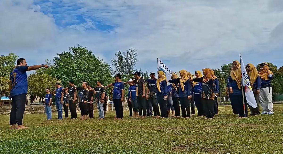 Disperkim Bintan Lakukan Grounding Alias Nyeker untuk Kesehatan Seluruh Pegawai.