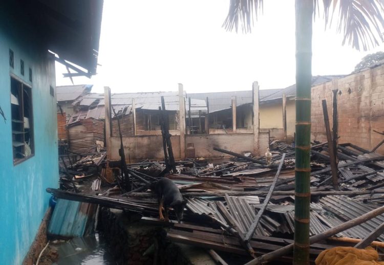 7 Rumah Warga di Desa Kelong Bintan Pesisir Hangus Terbakar.