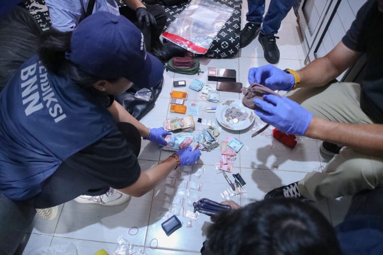 BNN dan Polri Gerebek Sarang Narkoba di Kampung Ambon, Sita Sabu dan Ganja.