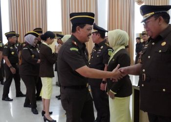 Kajati Kepri Lantik 6 Pejabat Baru, Tekankan Profesionalisme dan Integritas.