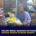 Polsek Meral Bagikan Ratusan Beras Kepada Warga Kurang Mampu