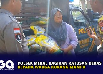 Polsek Meral Bagikan Ratusan Beras Kepada Warga Kurang Mampu