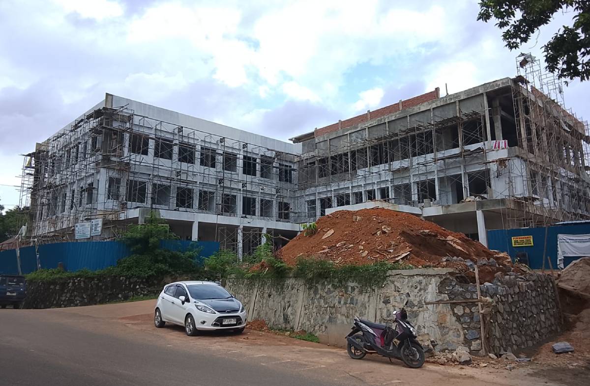 Proyek Gedung Poli RSUD Bintan Alami Keterlambatan, Abdul Kamal: Kontraktor Harus Segera Selesaikan.