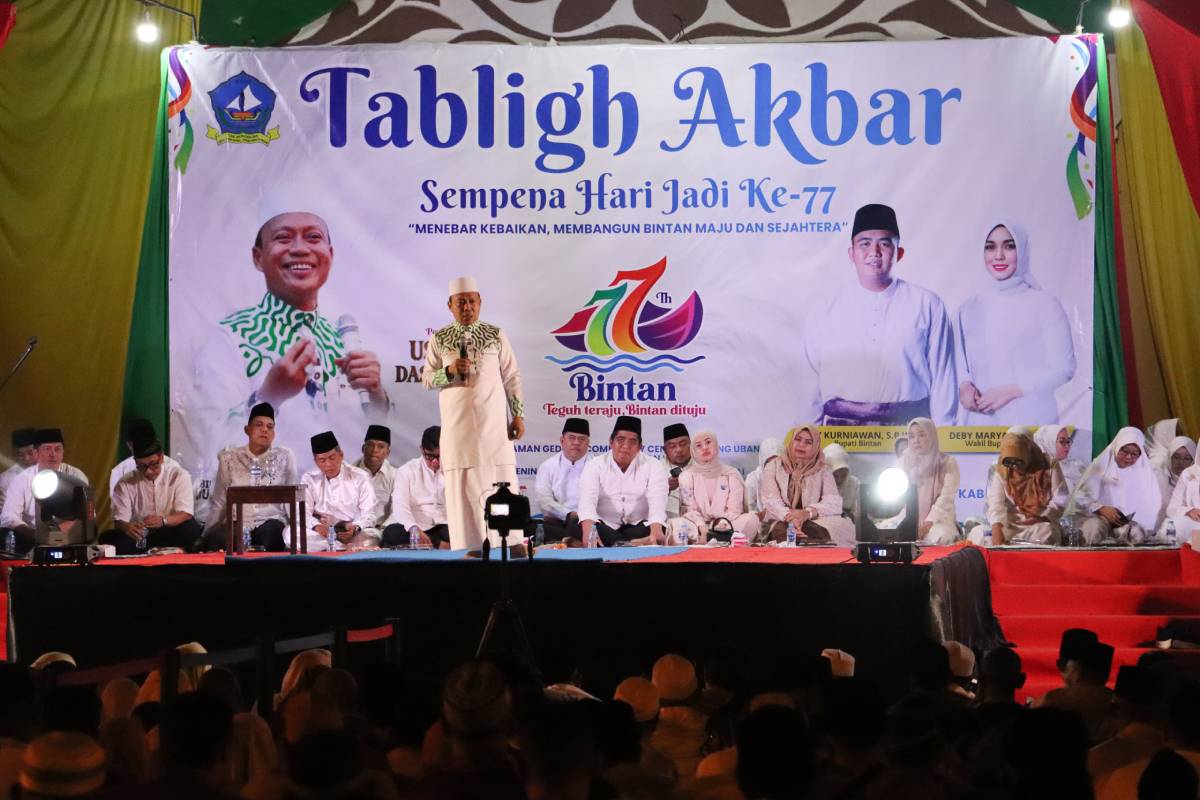 Tabligh Akbar Hari Jadi Ke-77 Kabupaten Bintan, Ribuan Masyarakat Padati Pelataran GOR Tanjung Uban.