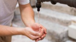 Cakupan Air Bersih Baru 33 Persen, Ribuan Warga Tanjungpinang Masih Antre Air Bersih.