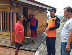 PLP Tanjung Uban Cek Lokasi Tumpahan Minyak Cemari Pesisir Pantai Desa Teluk Sasah