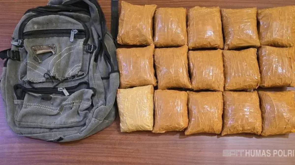 Bareskrim Polri Gagalkan Peredaran 15 Kg Heroin di Sumut Berhasil Diungkap, Satu Tersangka Diamankan.