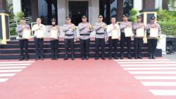 Kapolda Kepri Beri Penghargaan dan Apresiasi Kepada Personel Berprestasi di Hari Kesadaran Nasional.
