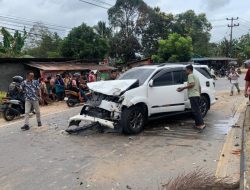 Mobil Tabrak Pemotor di Km 15 Tanjungpinang, Korban Dirawat di RS Batam