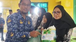 PGRI Karimun Salurkan 220 Paket Sembako untuk Guru Non-ASN.