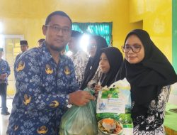 PGRI Karimun Salurkan 220 Paket Sembako untuk Guru Non-ASN