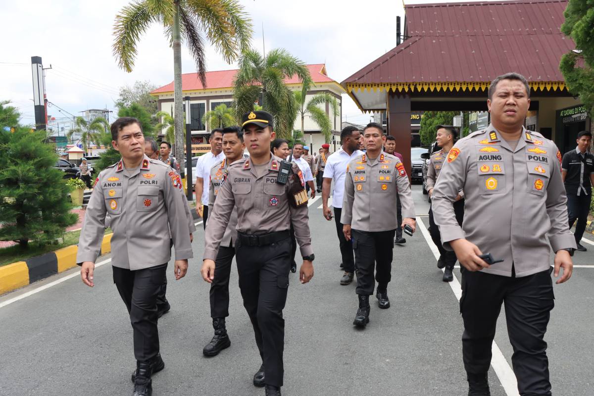 Wakapolda Kepri Tinjau Layanan Pengaduan 110 di Polresta Tanjungpinang.