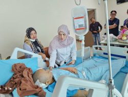 Wakil Bupati Bintan Deby Maryanti Jenguk Mahasiswi UIN Suska Korban Penganiayaan