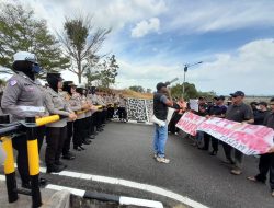 Aksi Demo Driver Maxim Tanjungpinang di DPRD Kepri, Protes Tarif Tak Sesuai SK Gubernur
