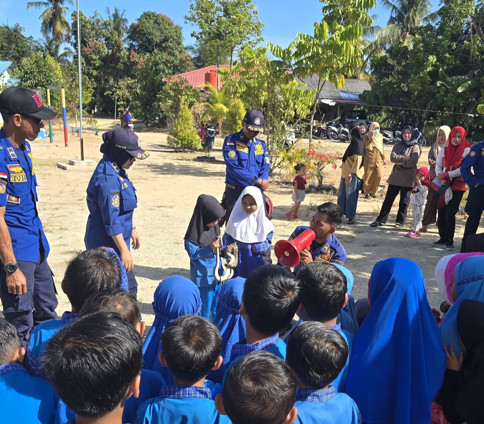 Damkar Karimun Tanamkan Kesadaran Bencana Sejak Dini di KB As Shofya.