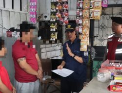 Petugas Gabungan Razia Belasan Toko Diduga Jual Miras dan Rokok Ilegal di Karimun