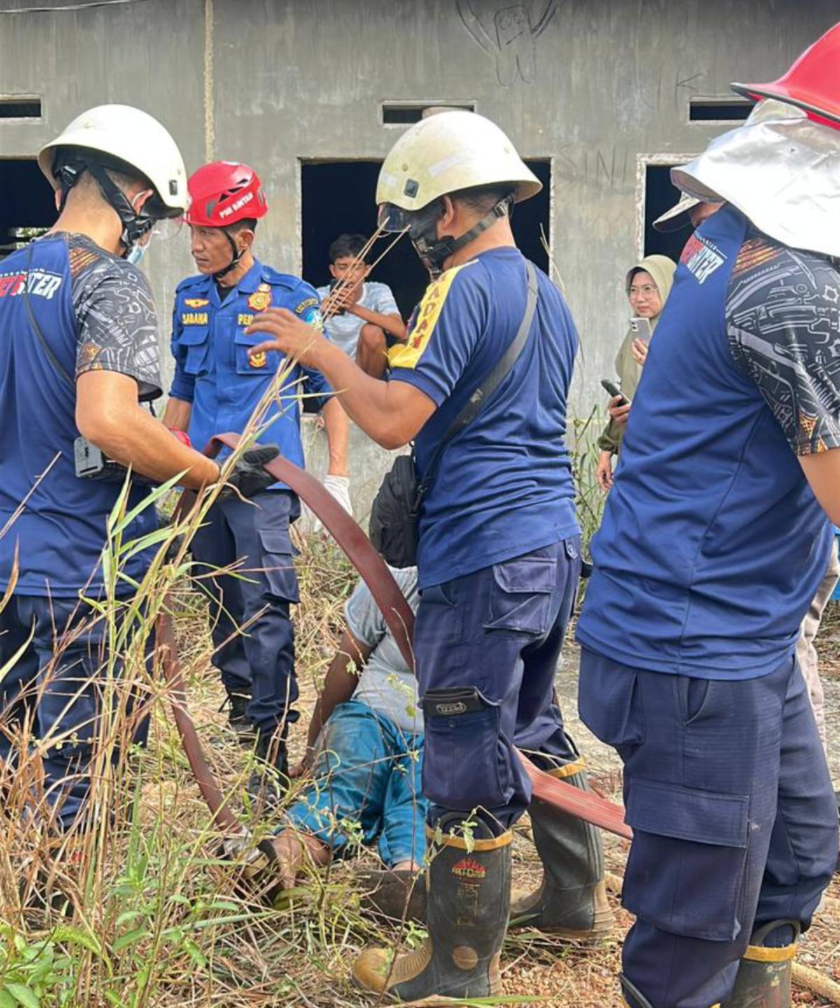 Damkar Kijang Evakuasi Anak Masuk Kedalam Sumur.