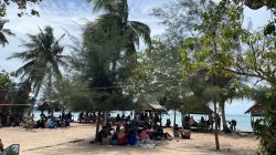 Momen Libur Lebaran, Pantai Gaseng Dompak Diserbu Lebih dari 500 Pengunjung