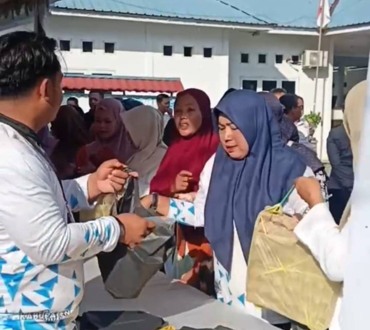 Pemkab Karimun Gelar Operasi Pasar Murah Jelang Lebaran, Harga Bahan Pokok Disubsidi..