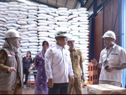 Wagub Nyanyang Pastikan Stok Beras dan Minyak Goreng Bulog Tersedia Sampai Lebaran 2026