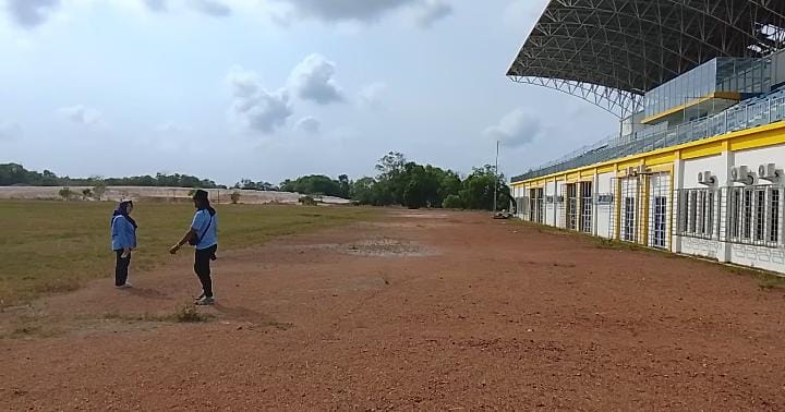 Stadion Megat Alang Perkasa di Desa Busung, Kecamatan Sri Kuala Lobam, Kabupaten Bintan.