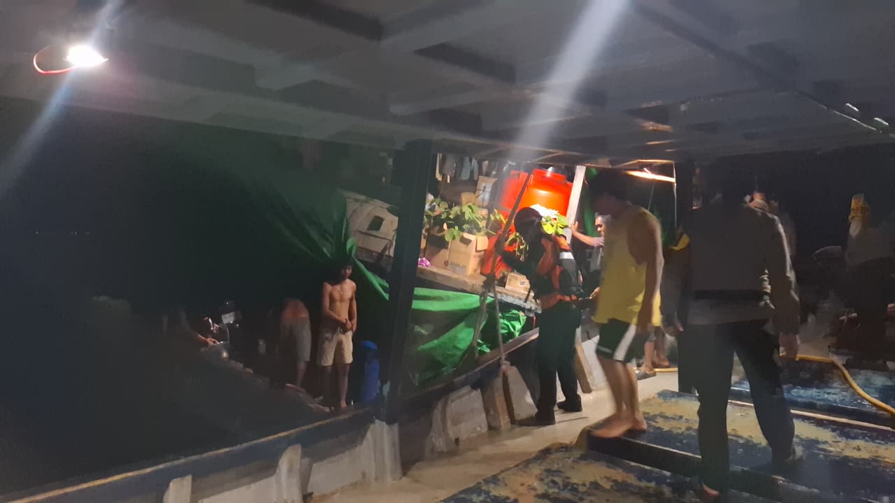 Kapal KLM Putra Natuna Alami Kebocoran di Perairan Serasan, SAR Natuna Berhasil Evakuasi Seluruh ABK.