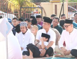 Hangatnya Kebersamaan, Kapolres Bintan Gelar Sholat Idul Fitri dan Halal Bihalal Bersama Personel