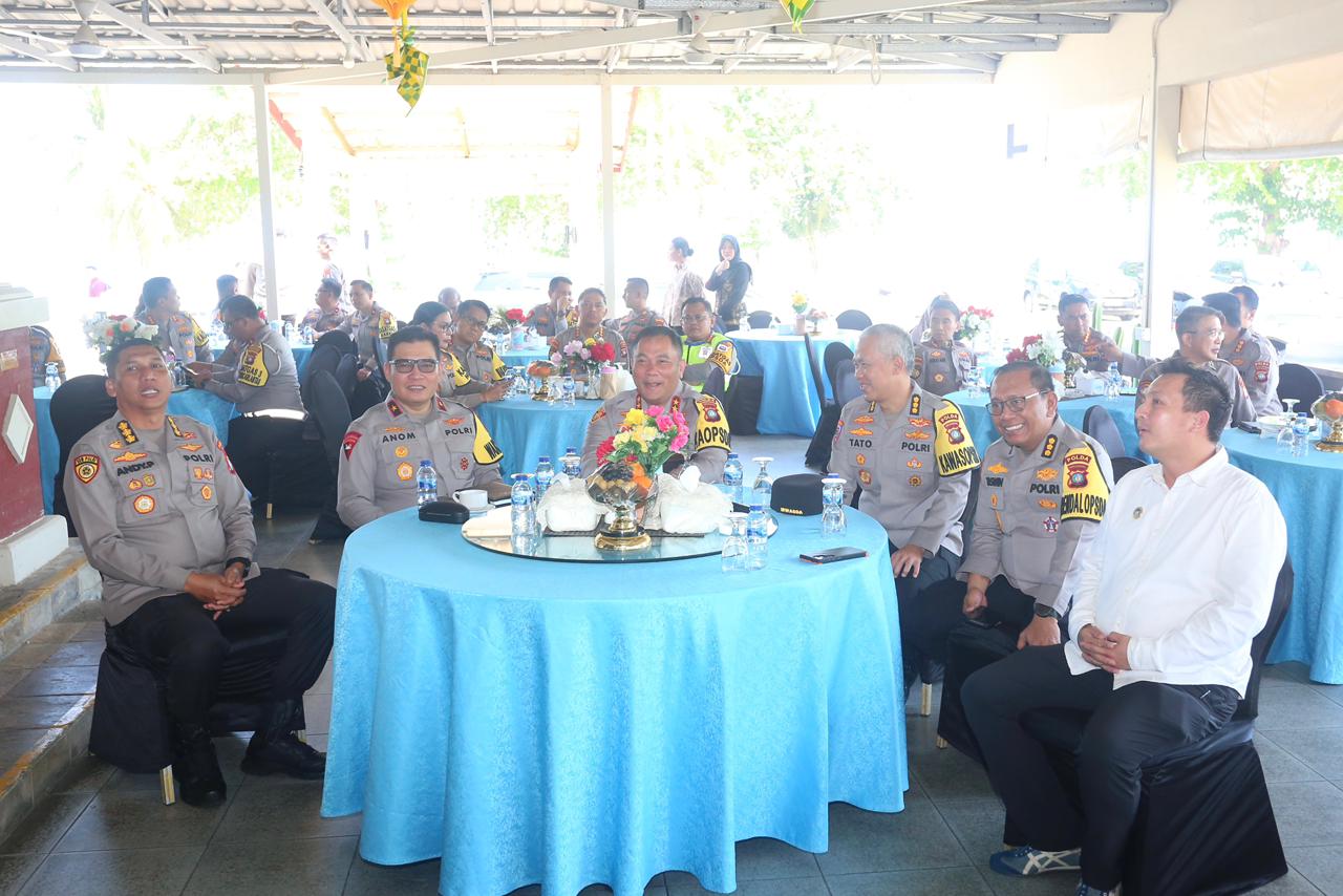 Kapolda Kepri Hadiri Anev Sitkamtibmas dan Monitoring Pelayanan Idul Fitri Pada Objek Wisata.