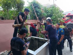 Lemas Terhirup Asap Mesin Dalam Sumur, Pekerja di Tanjungpinang Dievakuasi Damkar