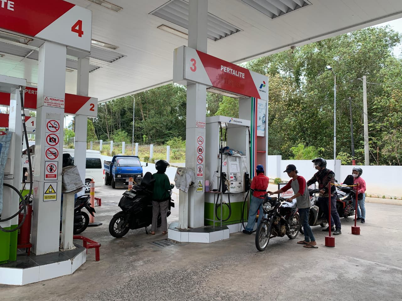 Isu BBM Non Subsidi Naik 1 April, Pengendara di Tanjungpinang Pilih Isi Penuh Tangki Sebelum Kenaikan.