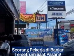 Seorang Pekerja di Banjar Tersetrum Saat Pasang Spanduk