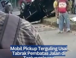 Mobil Pickup Terguling Usai Tabrak Pembatas Jalan di Tanjungpinang
