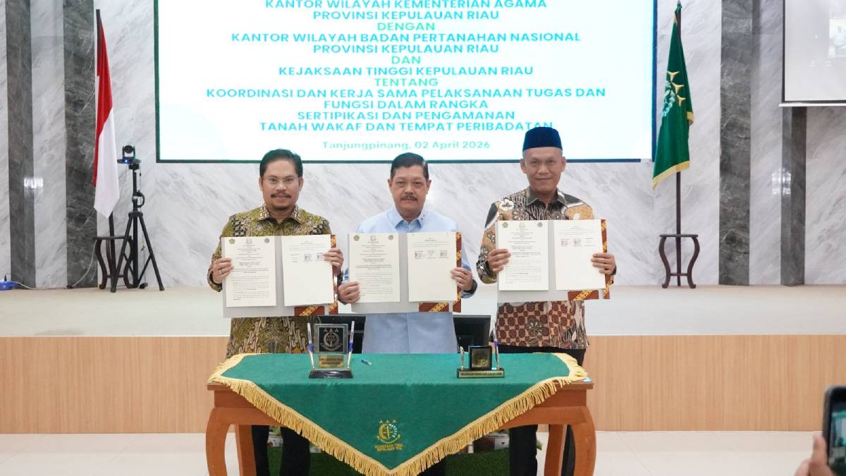 Kejati Bersama Kanwil Kemenag dan Kanwil BPN Kepri Tandatangani Kerja Sama Bidang Perdata dan Tata Usaha Negara.