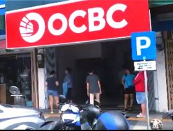 Nasabah Antre Tarik Dana Menyusul Rencana Penutupan Bank OCBC Tanjungpinang