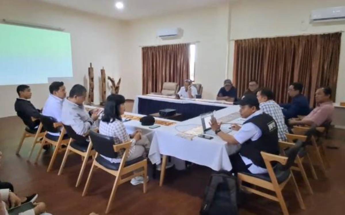 Tim Terpadu Yang Terdiri Dari Dinas PU,DLH,DPMPTSB dan Dispar Bintan Saat sidak di Hotel Royal Hotel.