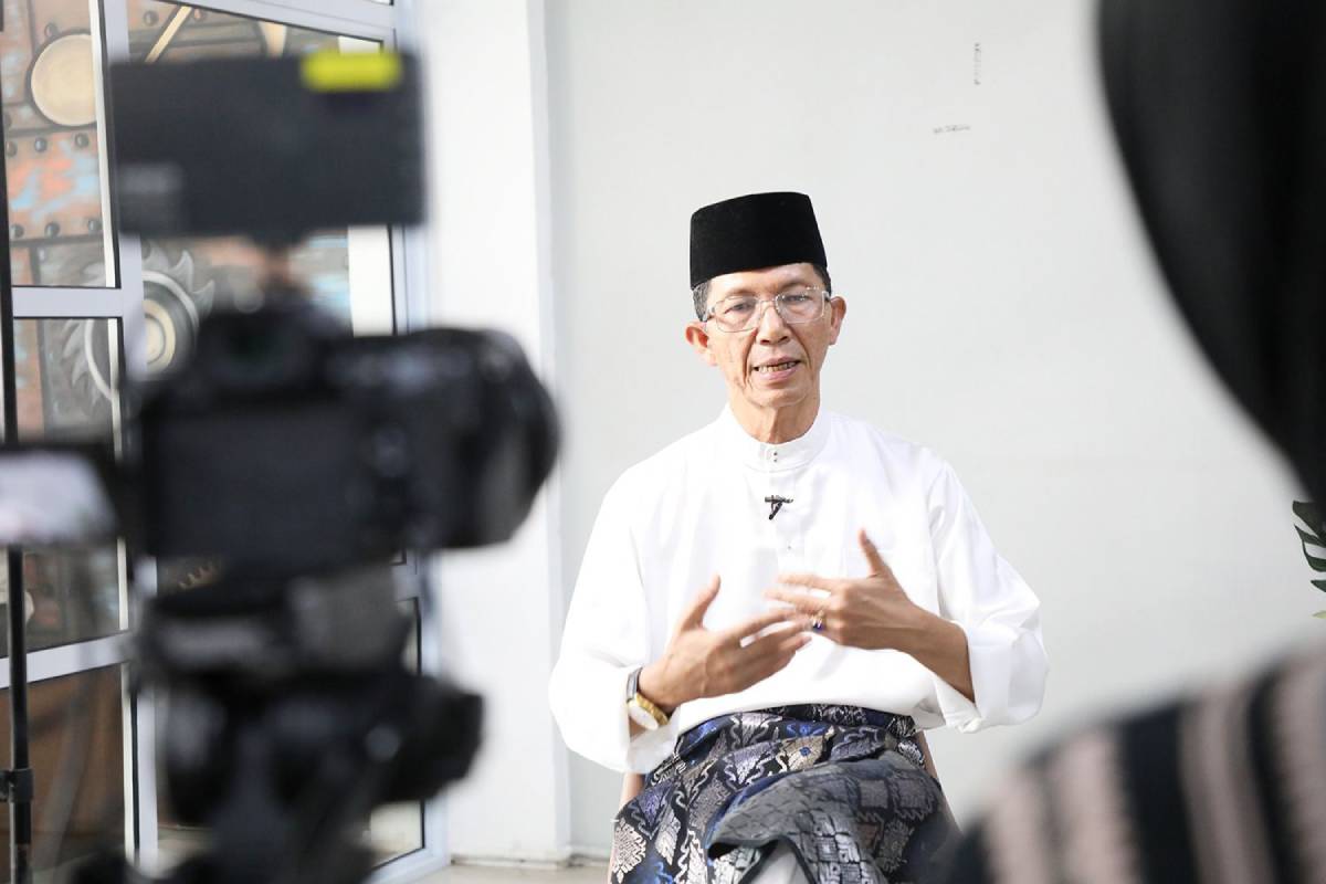 Wali Kota Batam, Amsakar Achmad.