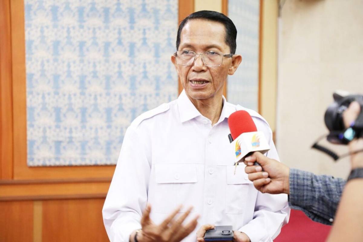 Wali Kota Batam, Amsakar Achmad.