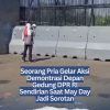 Seorang Pria Gelar Aksi Demontrasi Depan Gedung DPR RI Sendirian Saat May Day Jadi Sorotan
