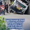 Gagal Menanjak di Bukit Sidomulyo Karimun, Truk Muatan 1 Ton Kerupuk dan Baju Hantam Tembok