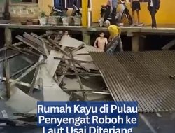 Rumah Kayu di Pulau Penyengat Roboh ke Laut Usai Diterjang Angin Kencang