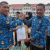 Wabup Karimun Serahkan Penghargaan Kearsipan untuk 16 OPD