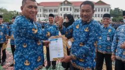 Wabup Karimun Serahkan Penghargaan Kearsipan untuk 16 OPD