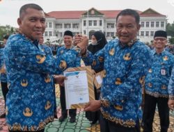 Wabup Karimun Serahkan Penghargaan Kearsipan untuk 16 OPD