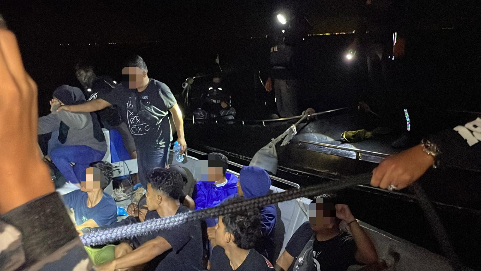 14 Pekerja Migran Ilegal Bayar Rp 13 Juta Per Orang untuk ke Malaysia, Digagalkan Lanal Karimun Saat Hedak Diberangkatkan.