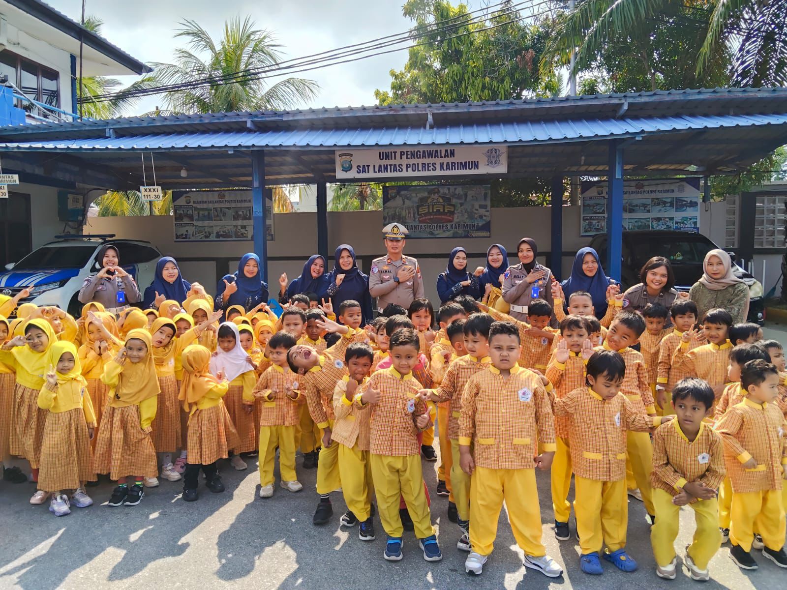 Antusias TK dan SD Avicena Belajar Rambu Lalu Lintas.