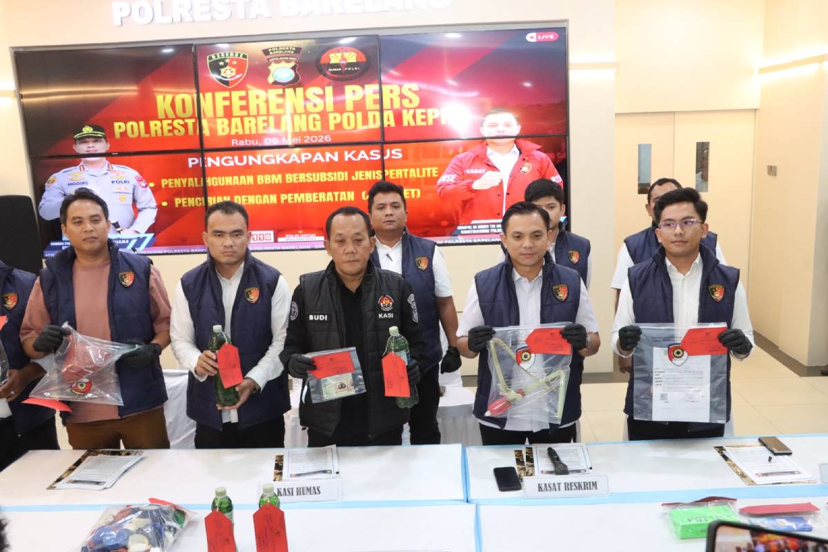 Polresta Barelang Bongkar Penyalahgunaan BBM Subsidi, Tersangka Akui Surat Kuota Dibeli Lewat Calo.