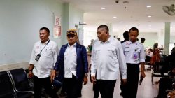 Wakil Bupati Karimun, Rocky Marciano Bawole dan Bupati Meranti, Asmar (Menggunakan Topi) Saat Meninjau Fasilitas Kesehatan di RSUD Muhammad Sani Karimun..